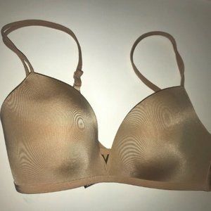 32D*LOT OF 2 BRAS,1-PADDED 1-LINED